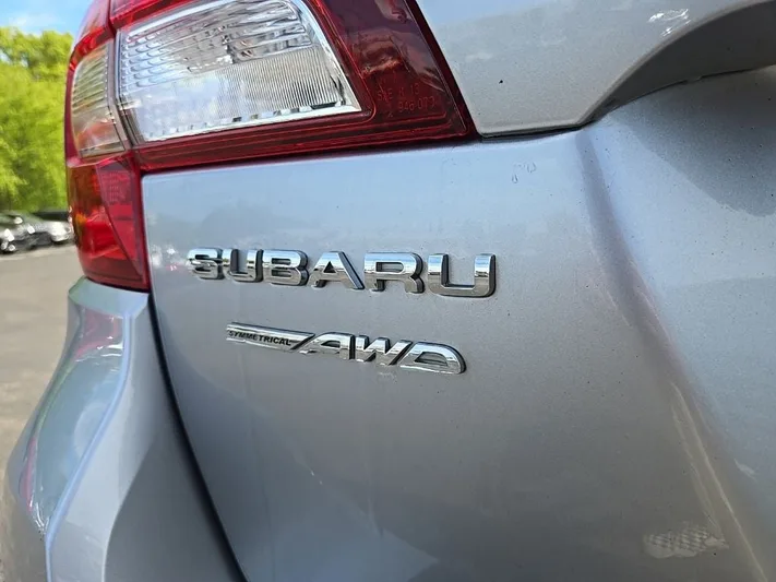 2017 Subaru Outback - view 5