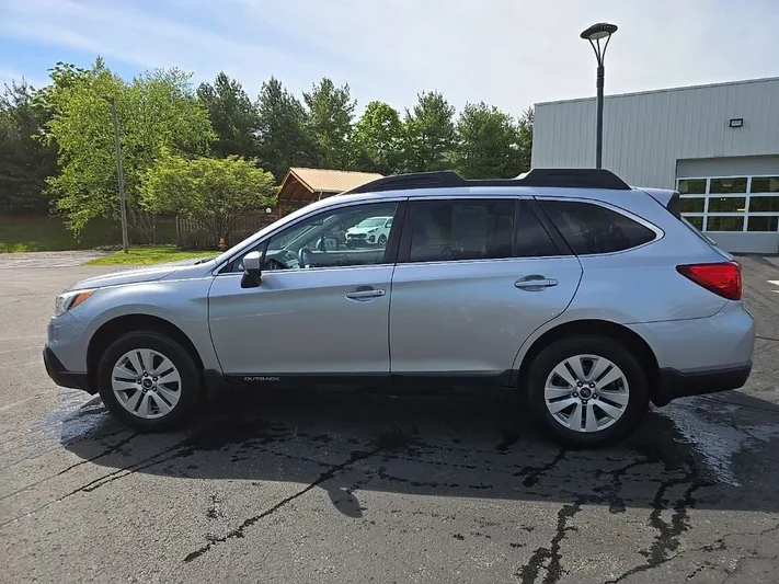 2017 Subaru Outback - view 7