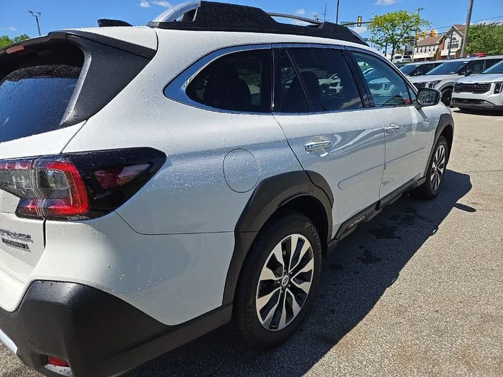 2024 Subaru Outback - view 3