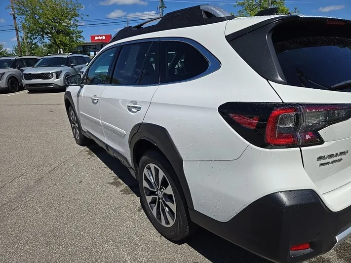 2024 Subaru Outback - view 6