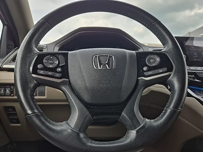 2018 Honda Odyssey - view 14