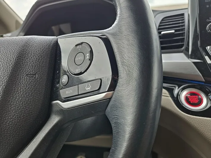 2018 Honda Odyssey - view 17