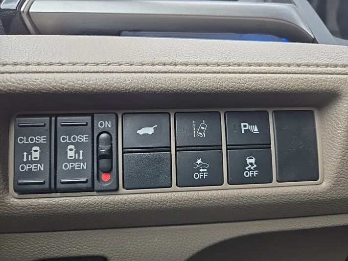 2018 Honda Odyssey - view 20
