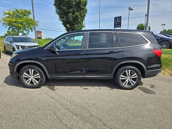 2017 Honda Pilot - view 10