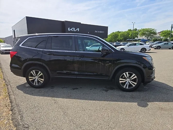 2017 Honda Pilot - view 2