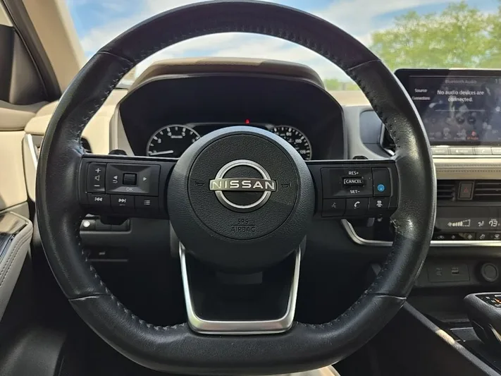 2023 Nissan Rogue - view 10