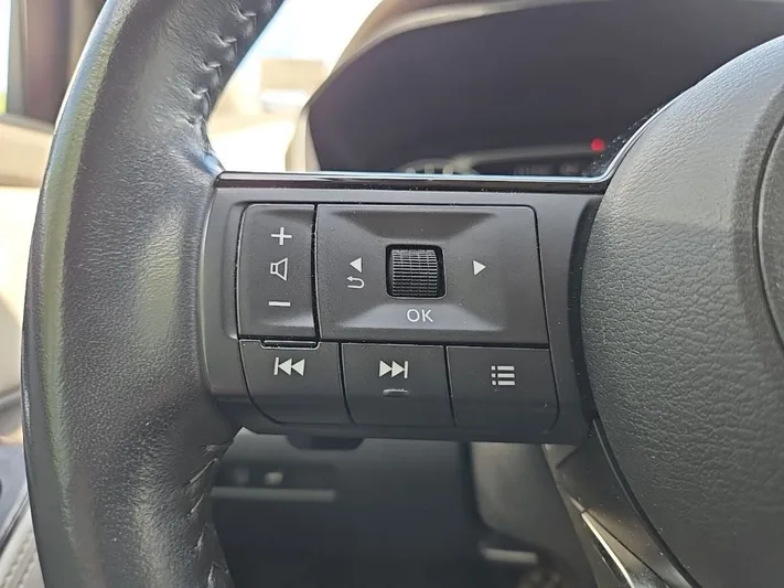 2023 Nissan Rogue - view 11