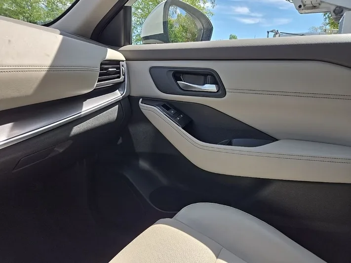 2023 Nissan Rogue - view 17