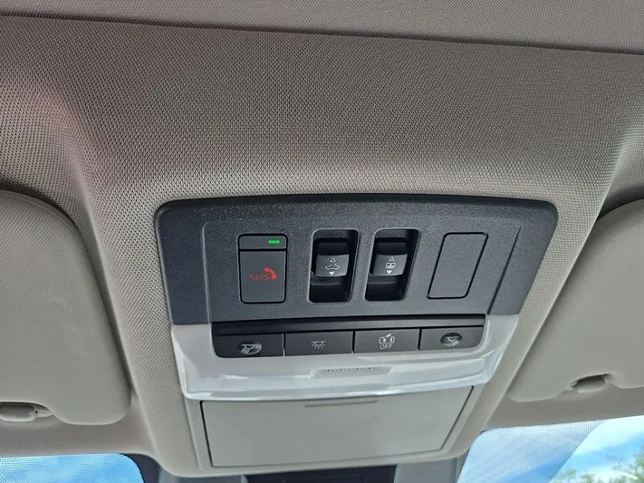 2023 Nissan Rogue - view 18