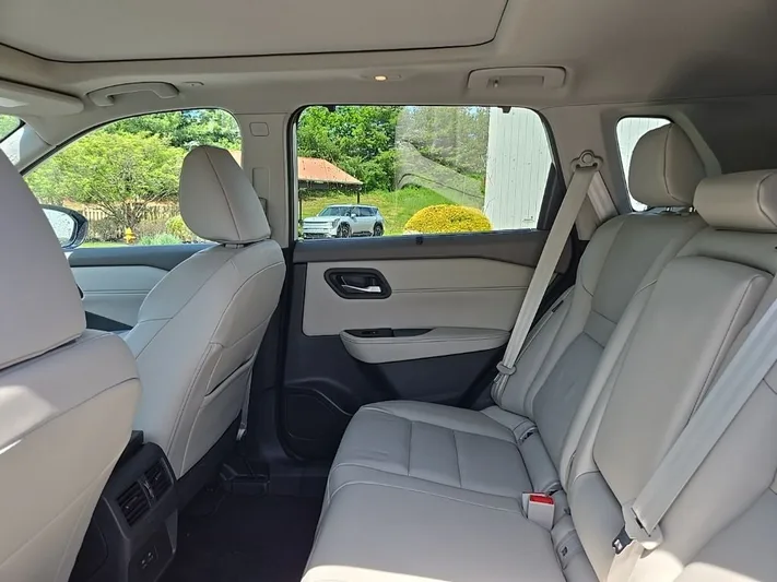 2023 Nissan Rogue - view 29