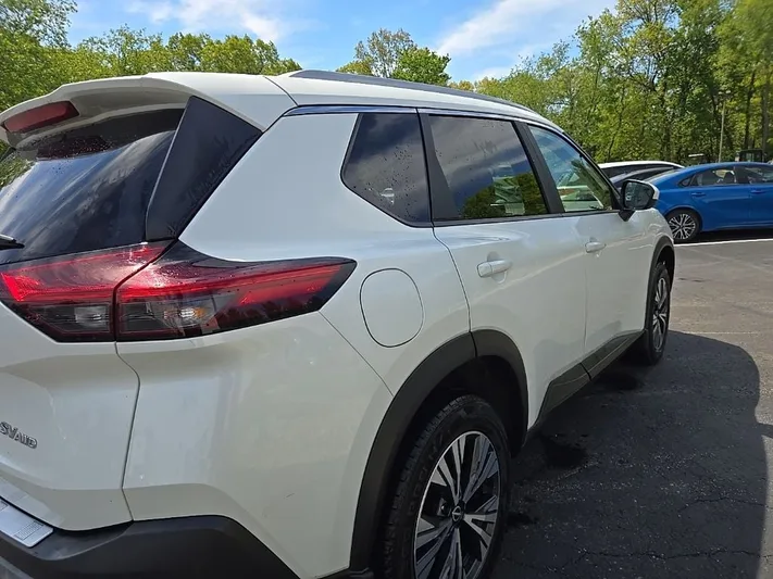 2023 Nissan Rogue - view 3