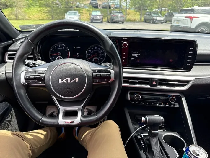 2022 Kia K5 - view 8
