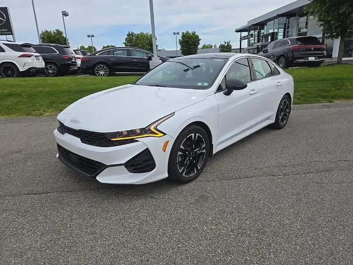 2023 Kia K5 - view 9