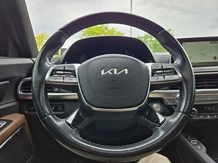 2022 Kia Telluride - view 12