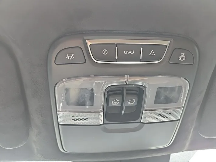 2022 Kia Telluride - view 25