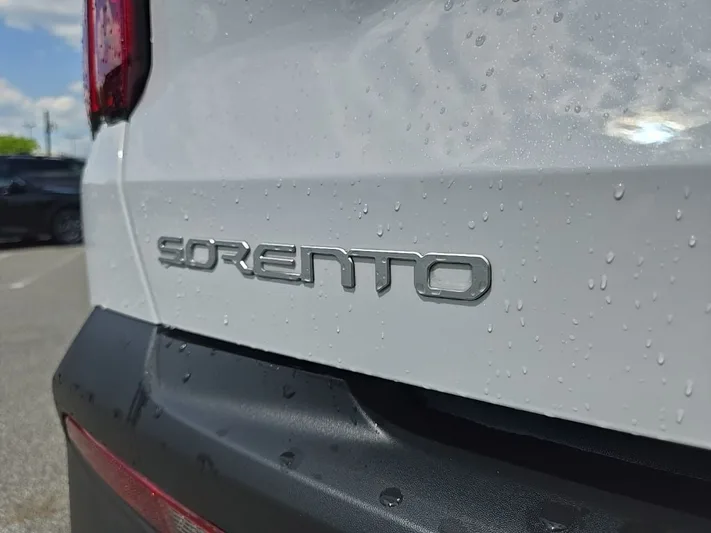 2023 Kia Sorento - view 5