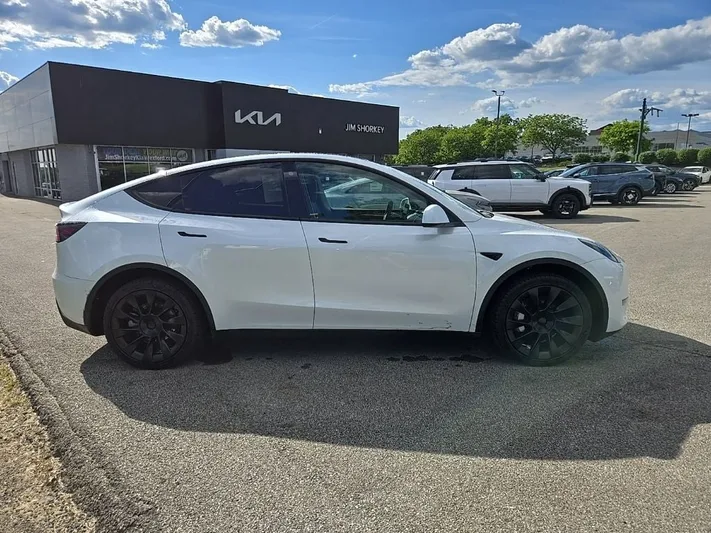 2023 Tesla Model - view 2