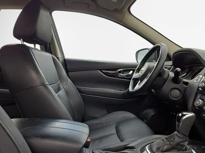 2022 Nissan Rogue - view 26