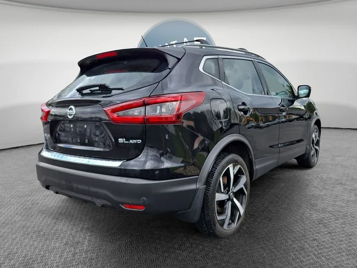2022 Nissan Rogue - view 3