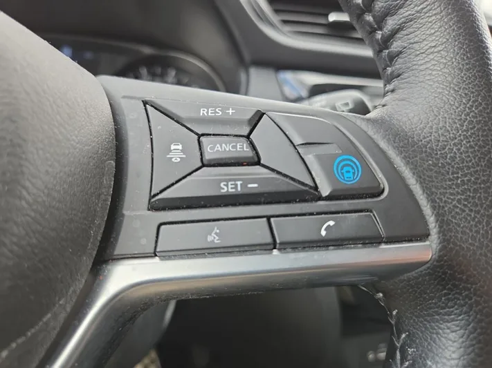 2022 Nissan Rogue - view 32