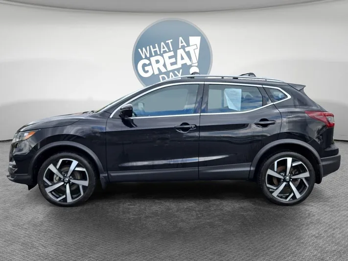 2022 Nissan Rogue - view 7