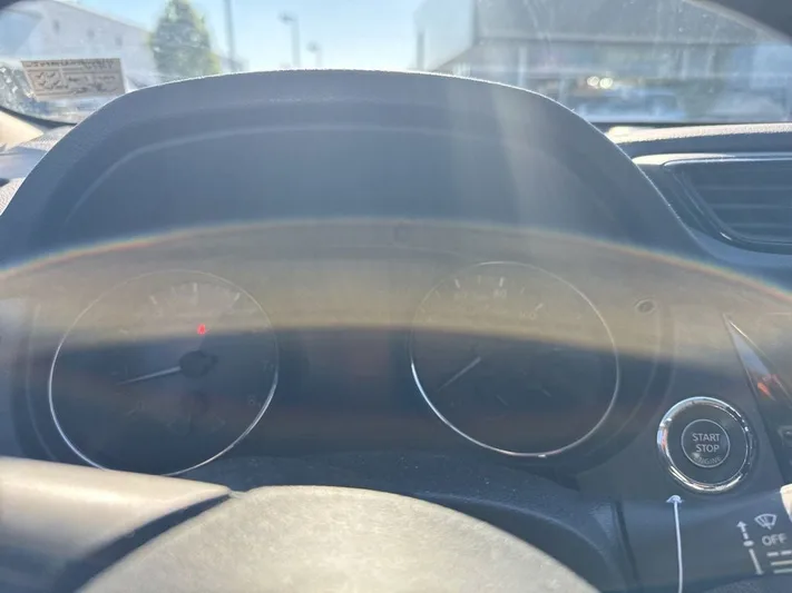 2017 Nissan Rogue - view 4