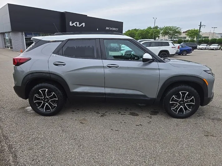 2024 Chevrolet TrailBlazer - view 2