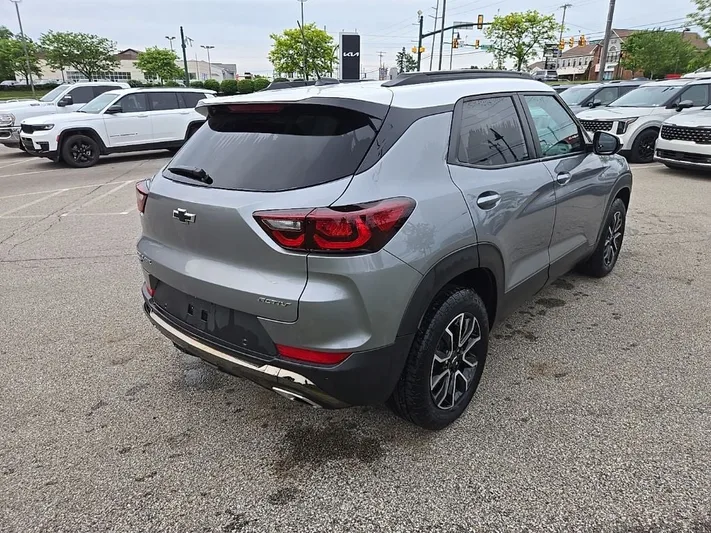 2024 Chevrolet TrailBlazer - view 3