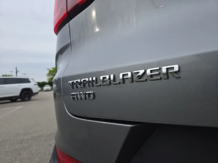 2024 Chevrolet TrailBlazer - view 5