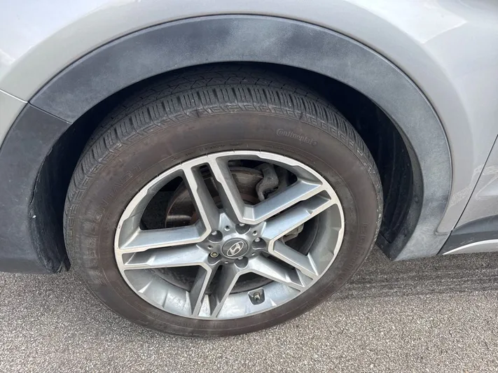 2017 Hyundai Santa - view 11