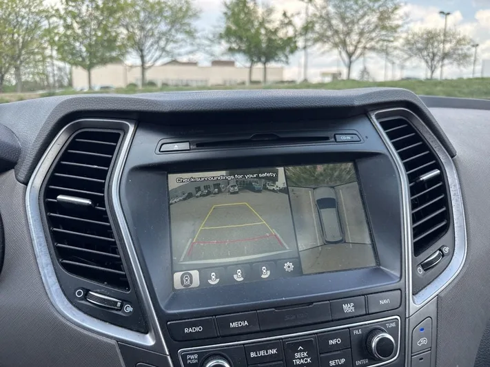 2017 Hyundai Santa - view 17