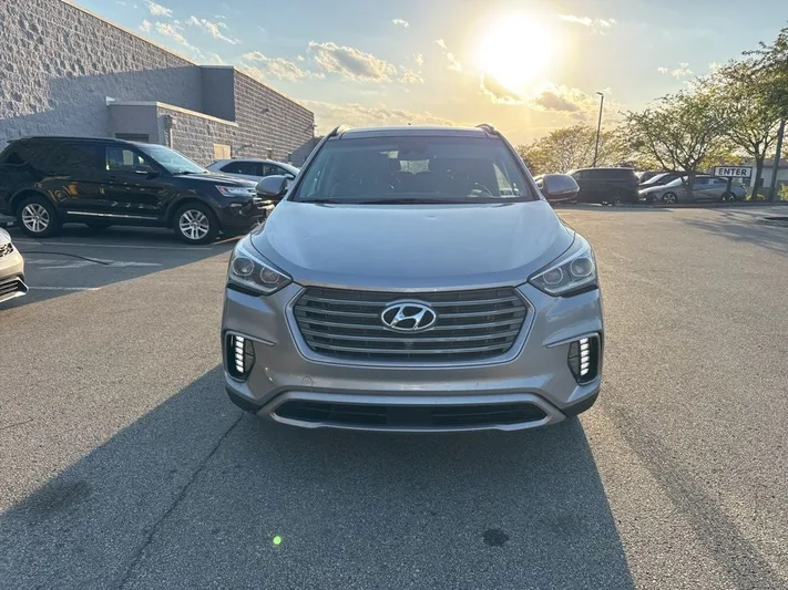 2017 Hyundai Santa - view 2
