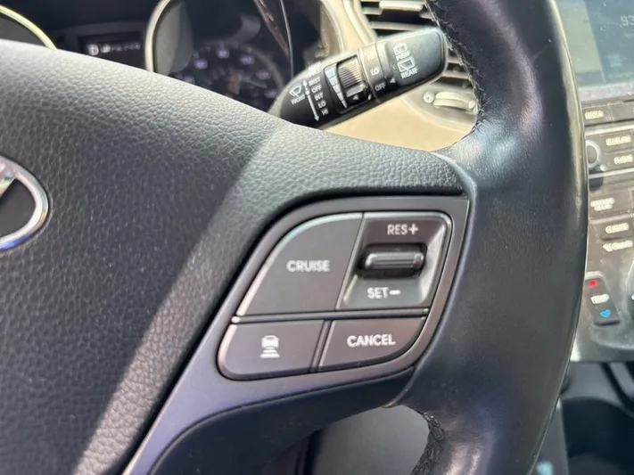 2017 Hyundai Santa - view 20