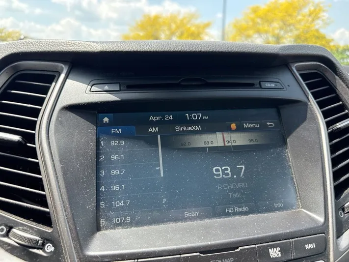 2017 Hyundai Santa - view 22