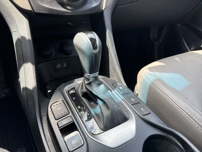 2017 Hyundai Santa - view 23