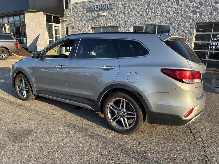 2017 Hyundai Santa - view 4