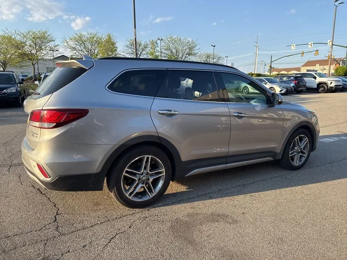 2017 Hyundai Santa - view 5