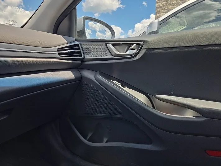 2022 Hyundai Ioniq - view 20