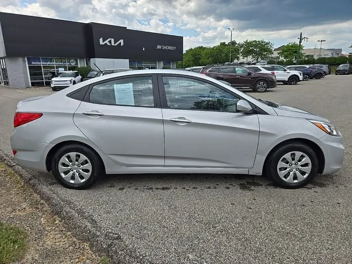 2016 Hyundai Accent - view 2
