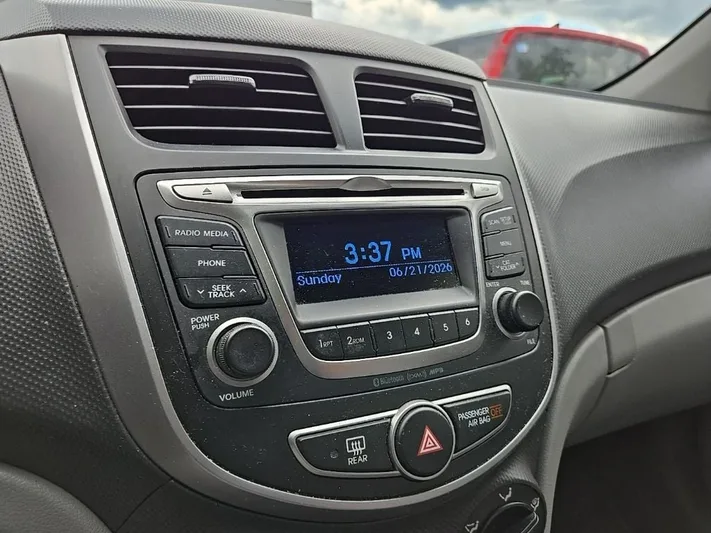 2016 Hyundai Accent - view 21