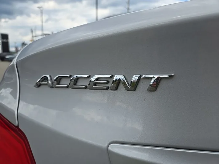 2016 Hyundai Accent - view 4