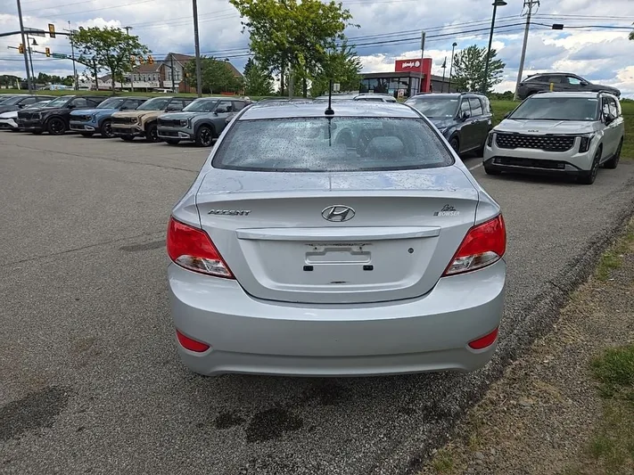 2016 Hyundai Accent - view 5