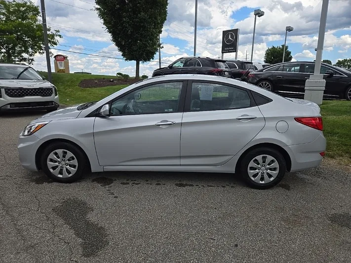 2016 Hyundai Accent - view 7
