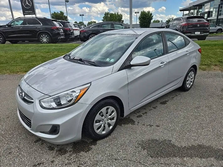 2016 Hyundai Accent - view 9