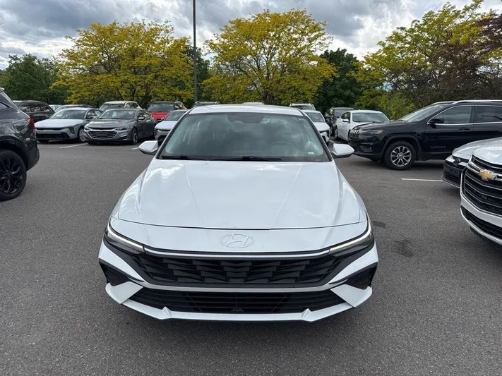 2024 Hyundai Elantra - view 2