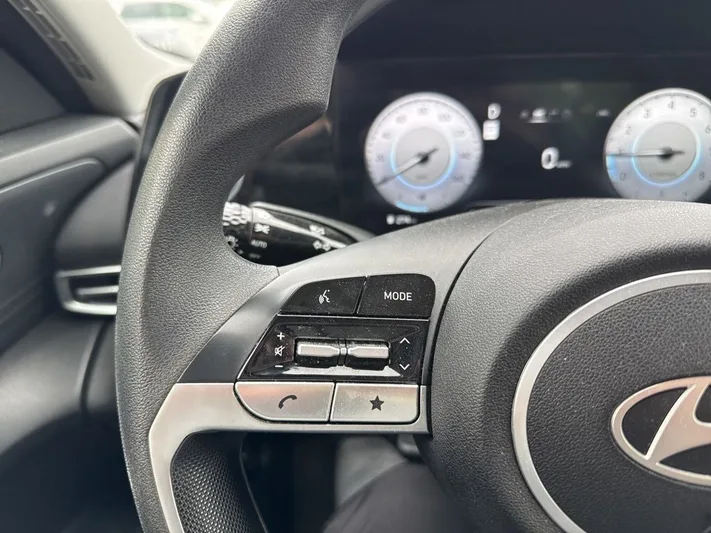 2024 Hyundai Elantra - view 30