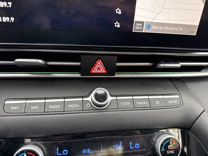 2024 Hyundai Elantra - view 37