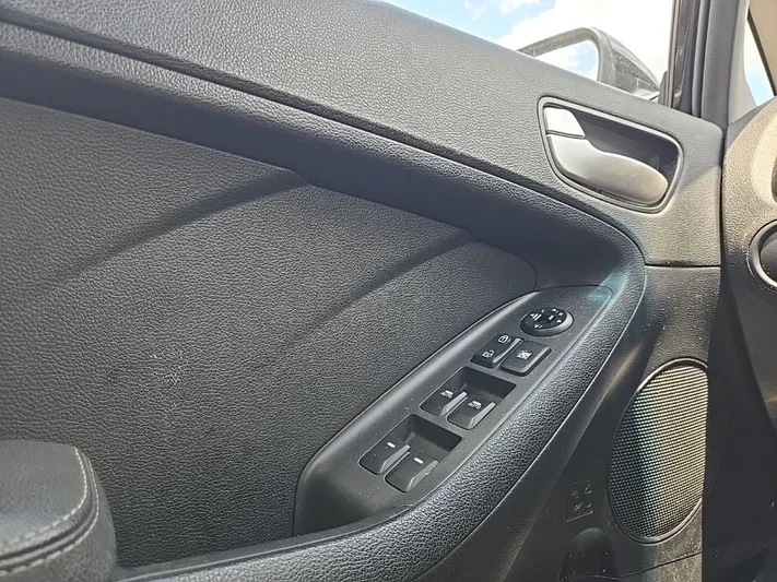 2017 Kia Forte5 - view 17