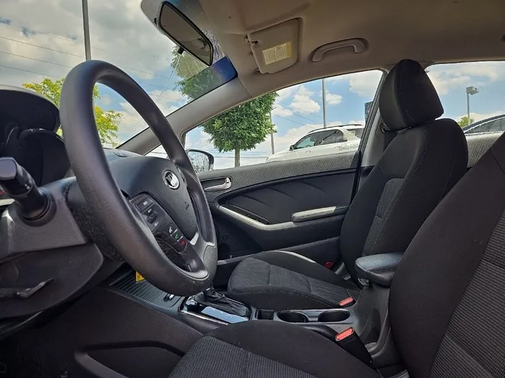 2017 Kia Forte5 - view 30