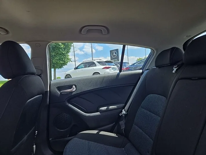 2017 Kia Forte5 - view 31